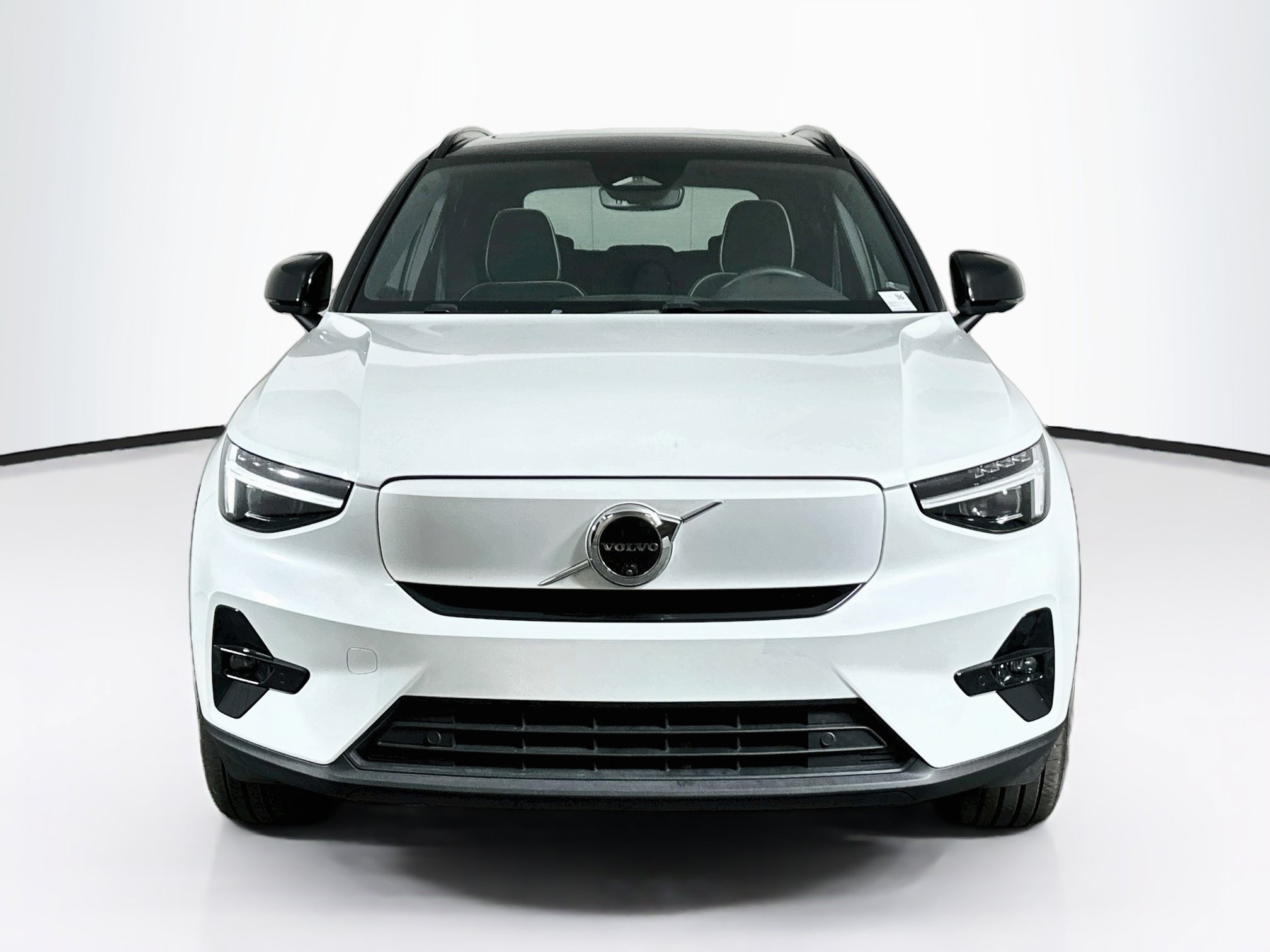 Used 2024 Volvo XC40 Recharge Plus w/ Protection Package Premier RWD image 2