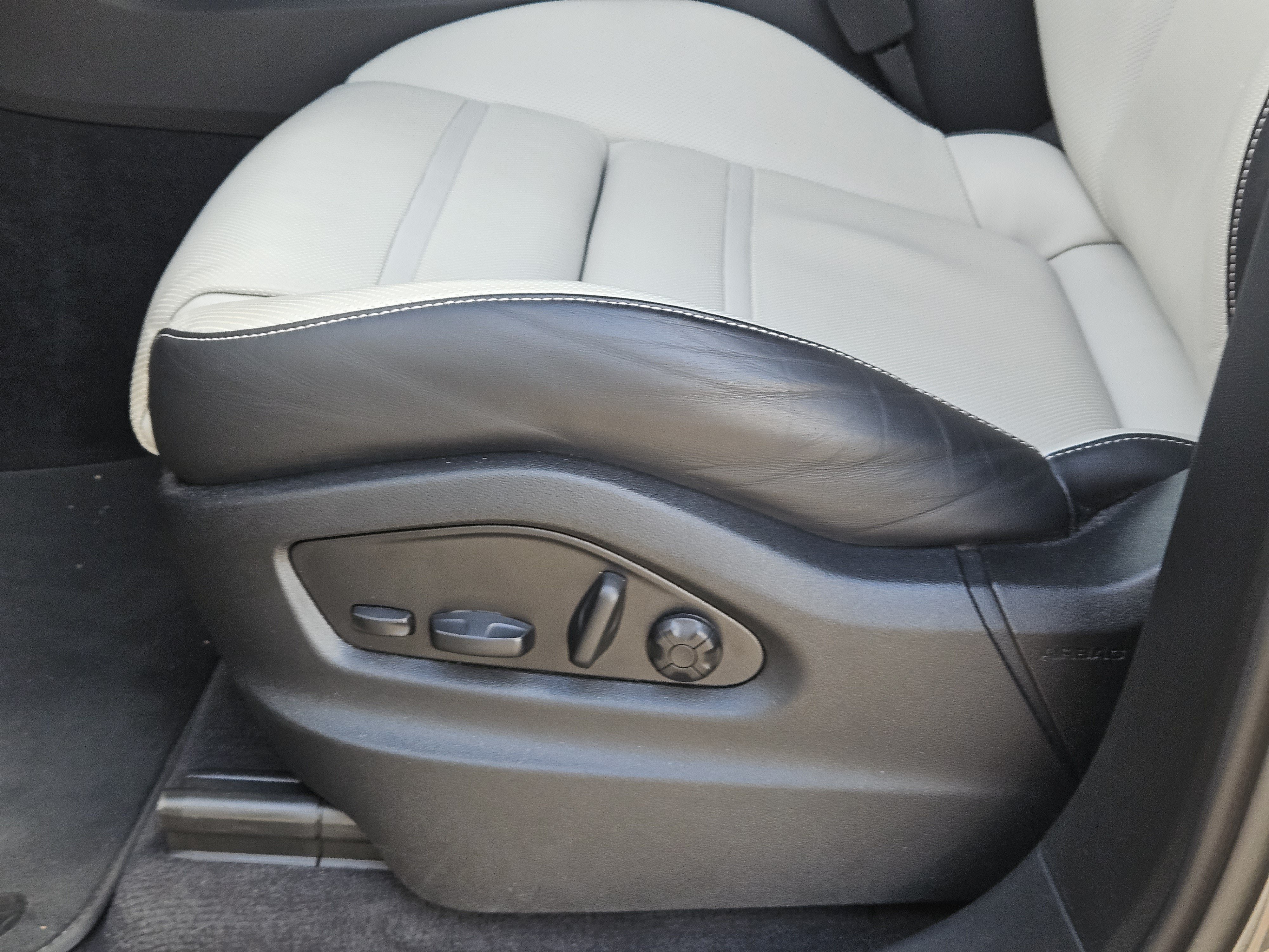 Certified 2025 Porsche Cayenne GTS AWD/4WD image 23