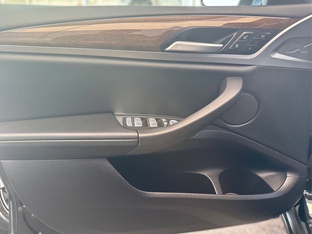 Used 2025 BMW X4 xDrive30i w/ Premium Package image 50