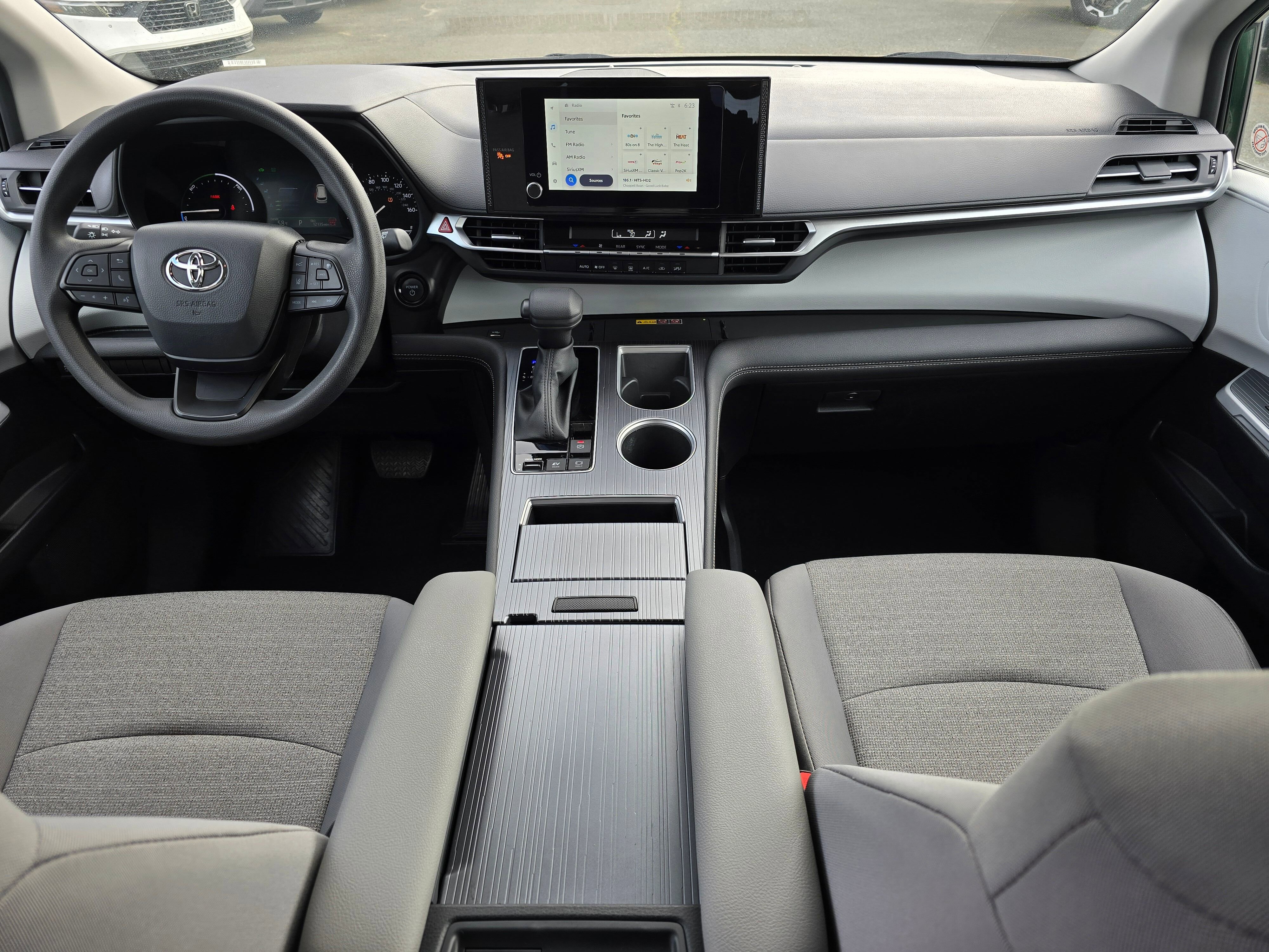 Used 2025 Toyota Sienna LE FWD image 19
