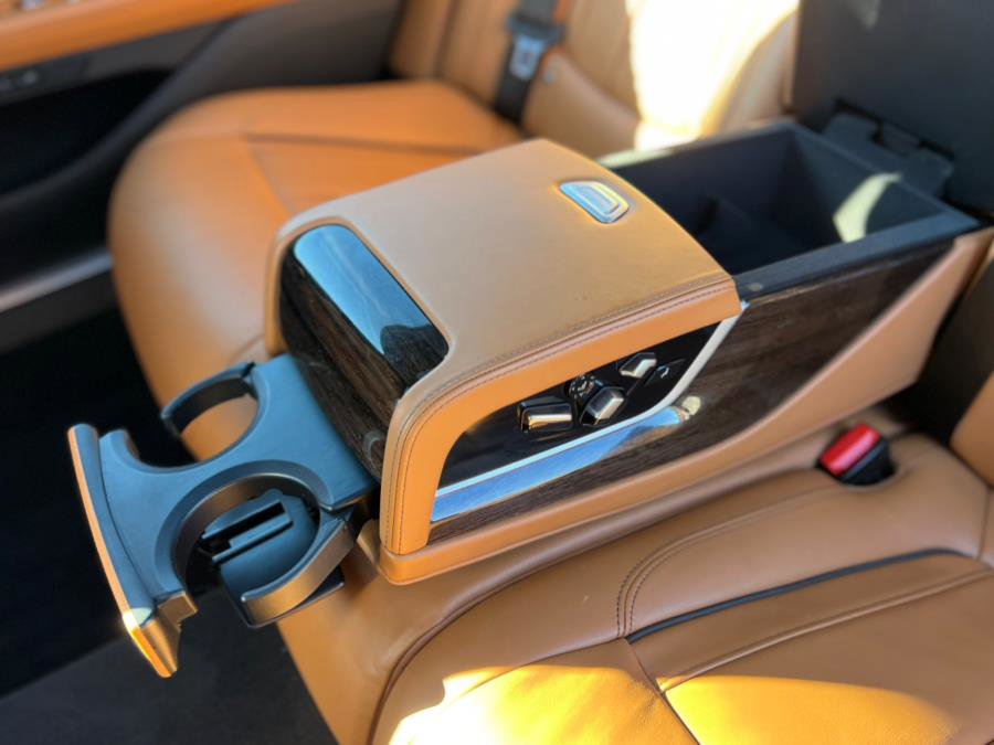 Used 2022 BMW 750i xDrive w/ M Sport Package image 14
