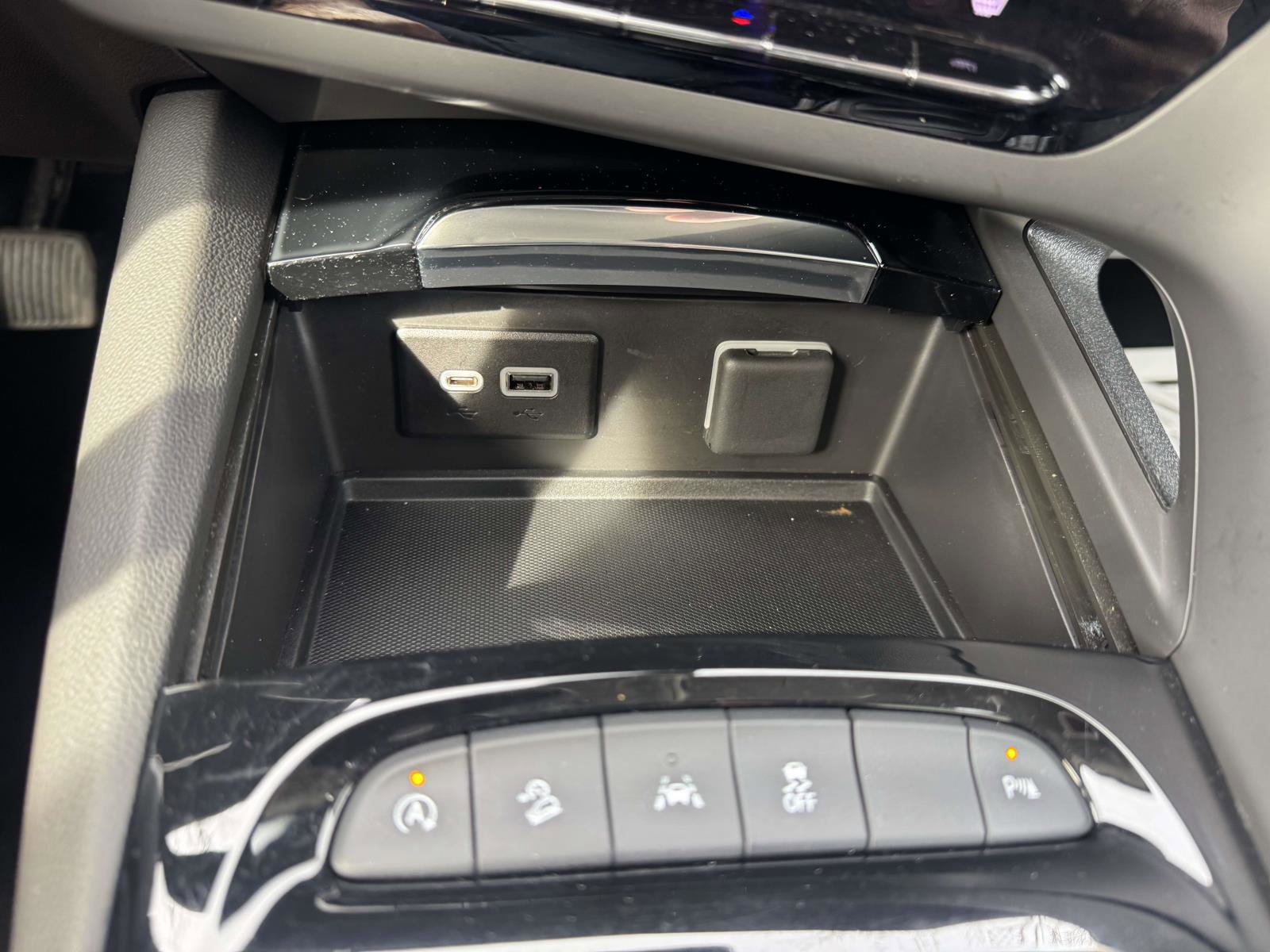 Used 2023 Buick Envision Essence AWD/4WD image 39