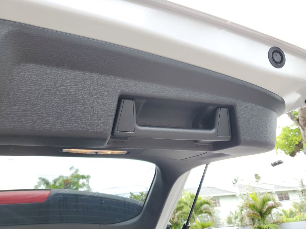 Used 2023 Mitsubishi Outlander ES FWD image 10