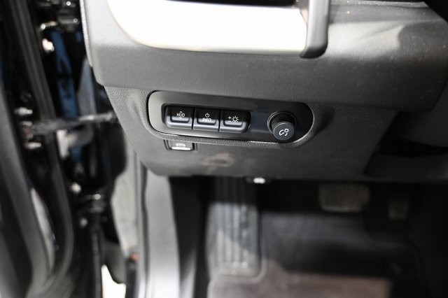 Used 2022 GMC Terrain Denali w/ Black Diamond Edition image 25