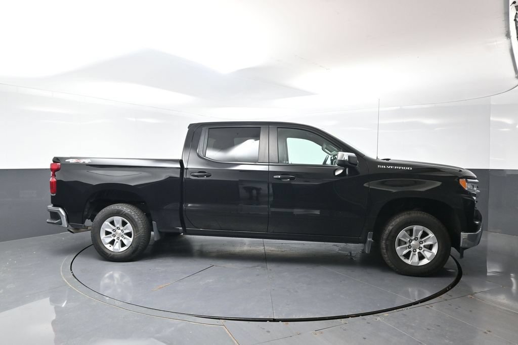 Used 2025 Chevrolet Silverado 1500 LT AWD/4WD image 3
