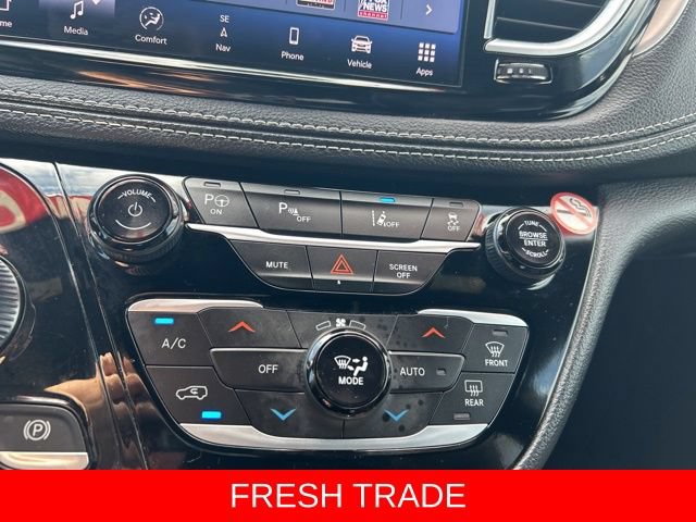Used 2024 Chrysler Pacifica Premium FWD image 30