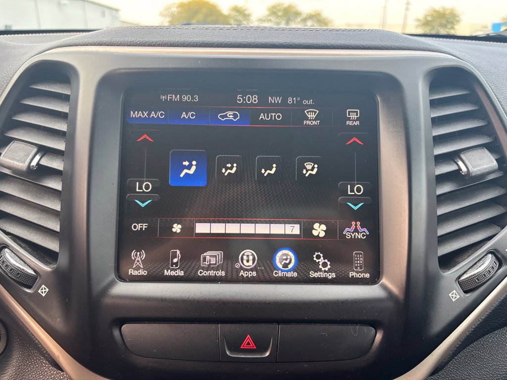 Used 2015 Jeep Cherokee Latitude w/ Comfort/Convenience Group AWD/4WD image 21