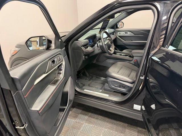 Used 2025 Ford Explorer ST-Line w/ Premium Package AWD/4WD image 14