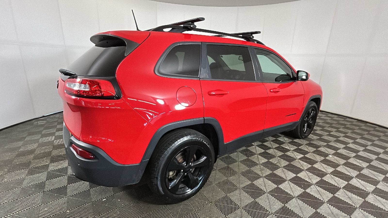 Used 2018 Jeep Cherokee Limited w/ High Altitude Package AWD/4WD video 3