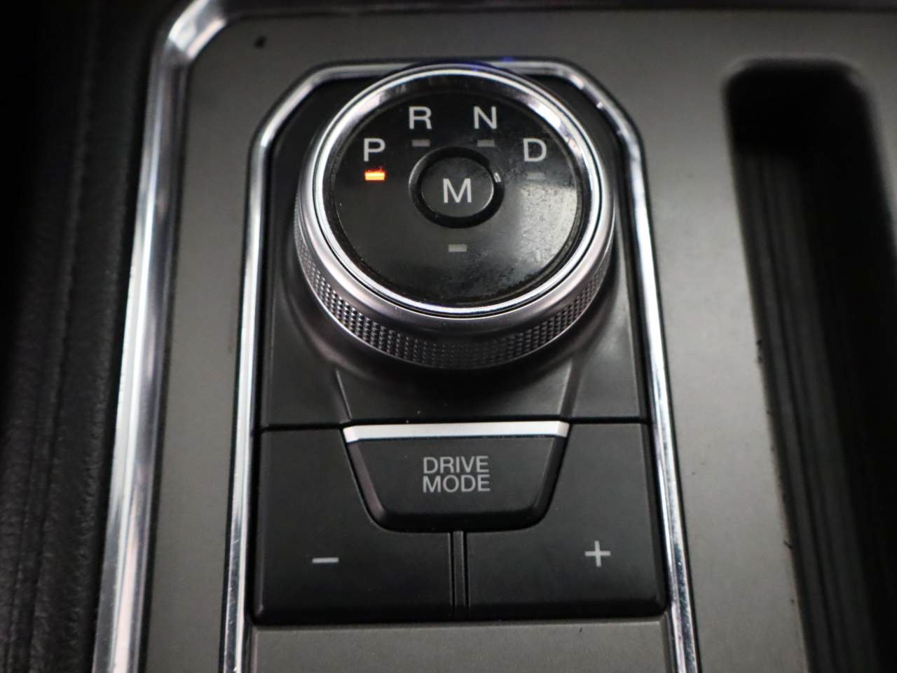 Used 2020 Ford Expedition XLT w/ Equipment Group 202A RWD image 9
