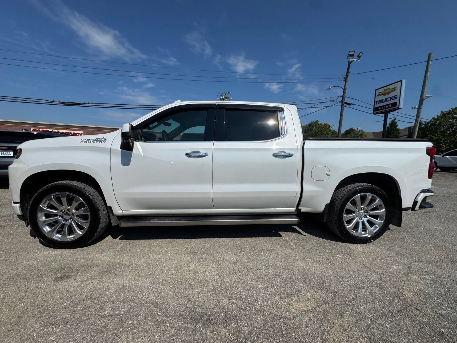 Used 2020 Chevrolet Silverado 1500 High Country w/ Technology Package AWD/4WD image 3