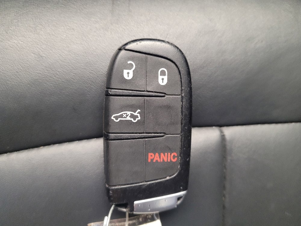 Used 2016 Chrysler 200 Limited Platinum image 32