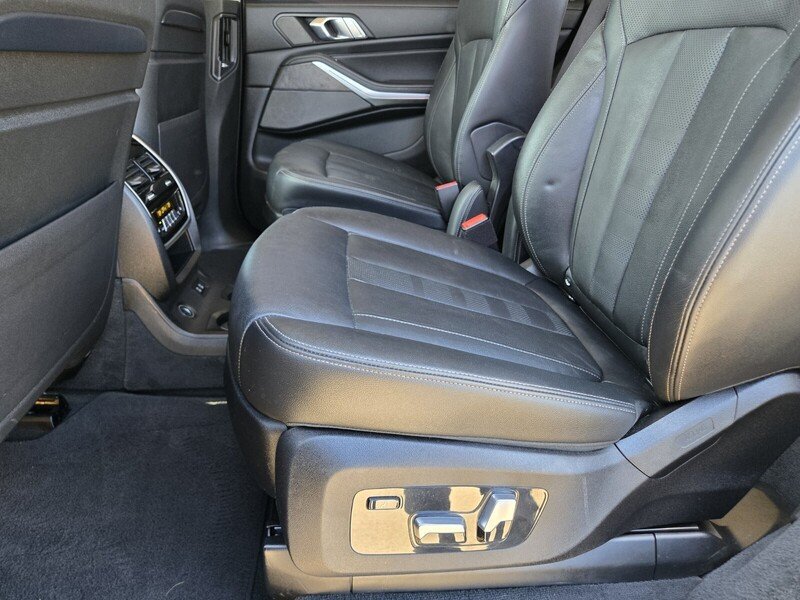 Used 2020 BMW X7 xDrive40i w/ Luxury Seating Package AWD/4WD image 12
