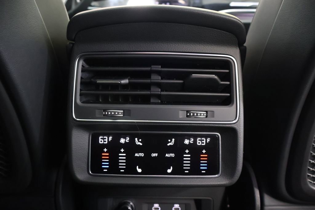 Used 2025 Audi SQ8 Prestige w/ Prestige Package image 25