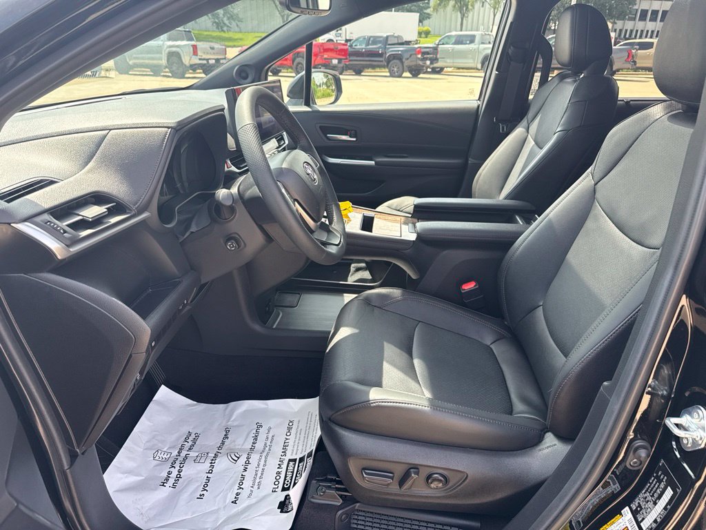 Certified 2025 Toyota Sienna Limited AWD/4WD image 7