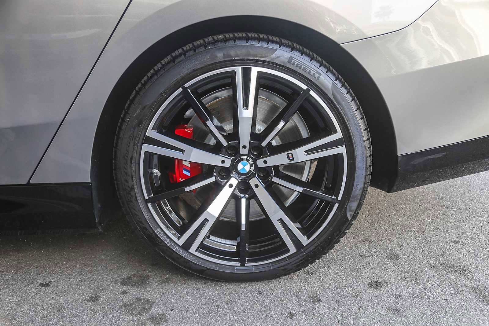 Used 2025 BMW i5 M60 w/ Premium Package image 8