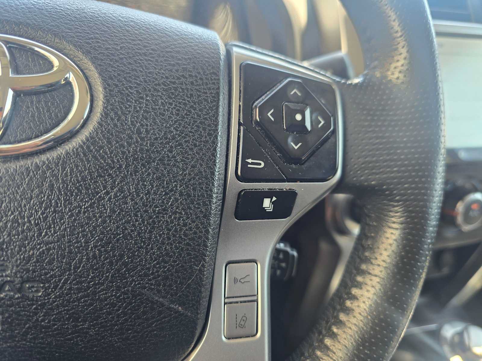 Used 2023 Toyota 4Runner SR5 AWD/4WD image 32