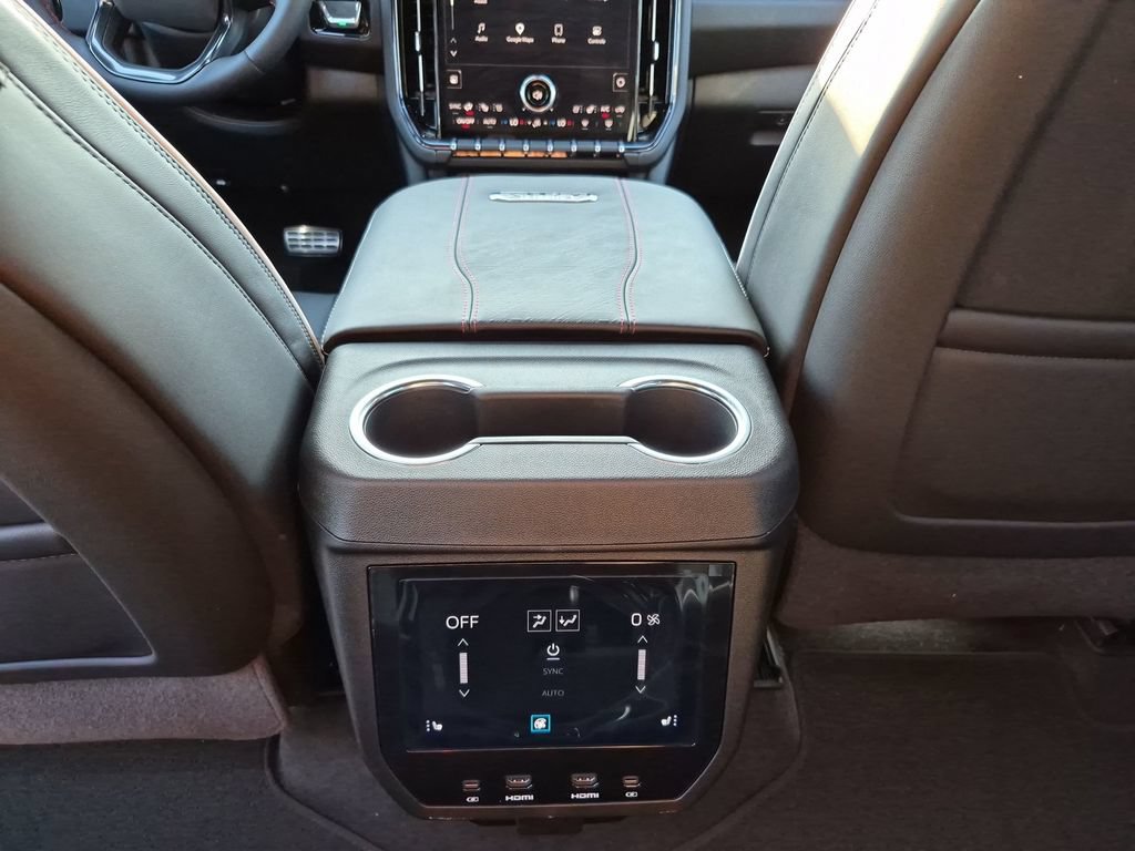 New 2026 GMC Yukon XL AT4 Ultimate AWD/4WD image 38