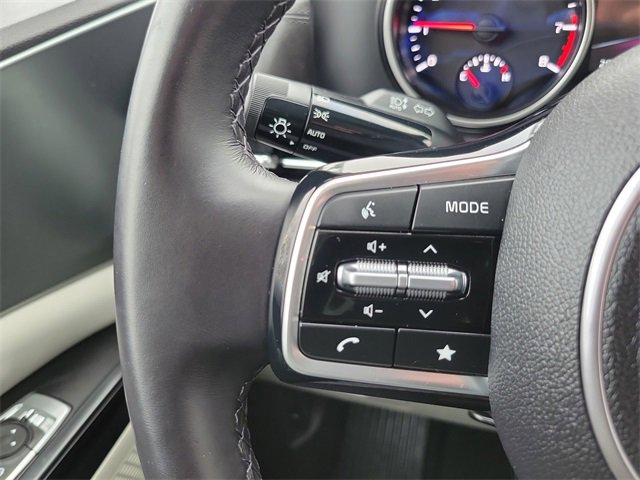 Certified 2023 Kia Carnival LX image 13