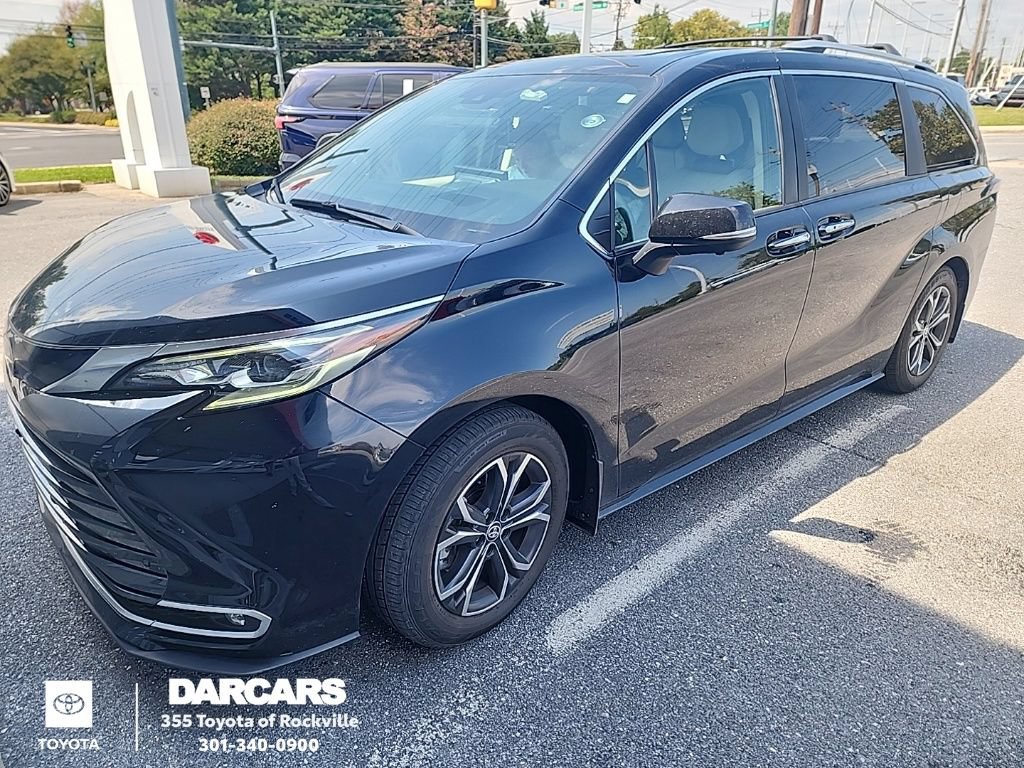 Used 2025 Toyota Sienna Platinum