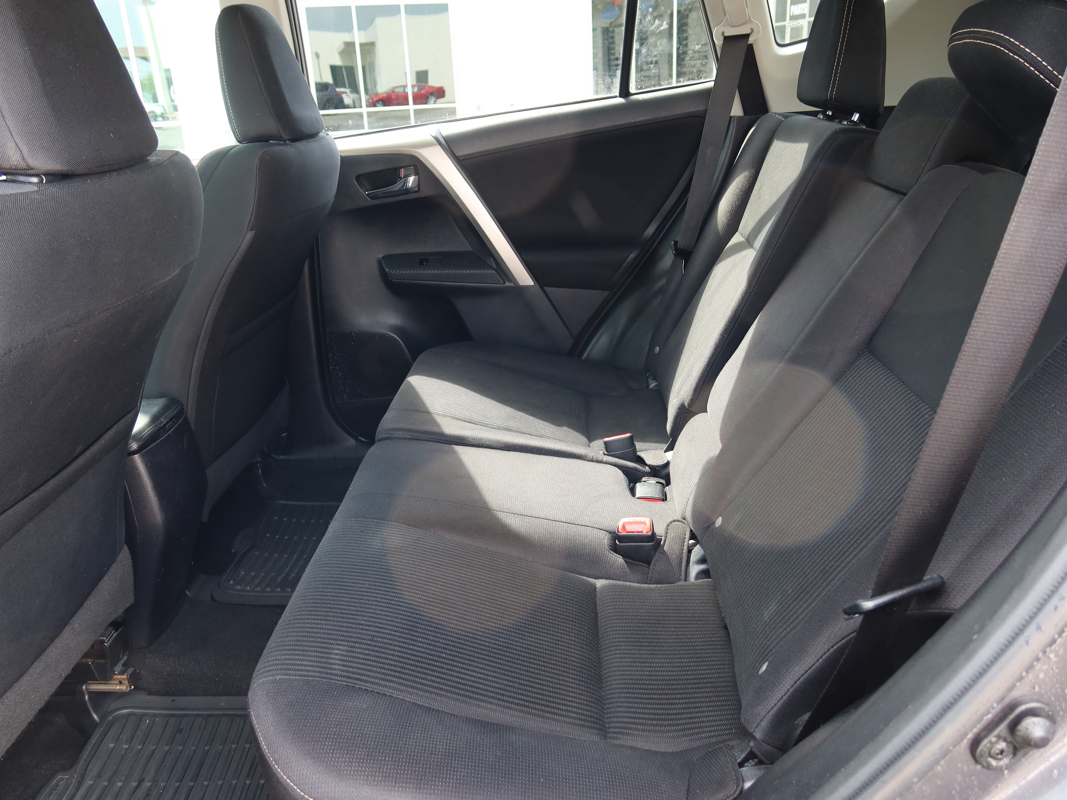 Used 2015 Toyota RAV4 XLE FWD image 16