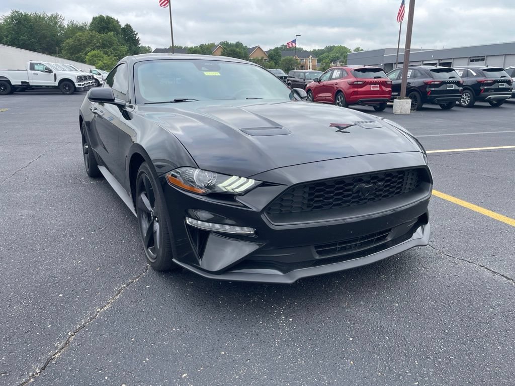 Used 2021 Ford Mustang Coupe RWD image 3