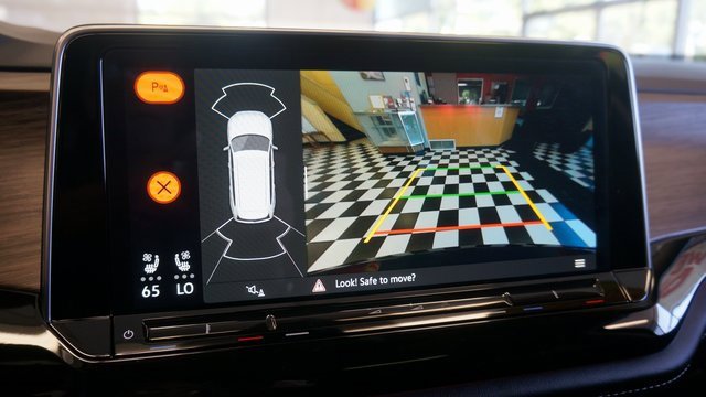 Certified 2025 Volkswagen Atlas SEL image 17