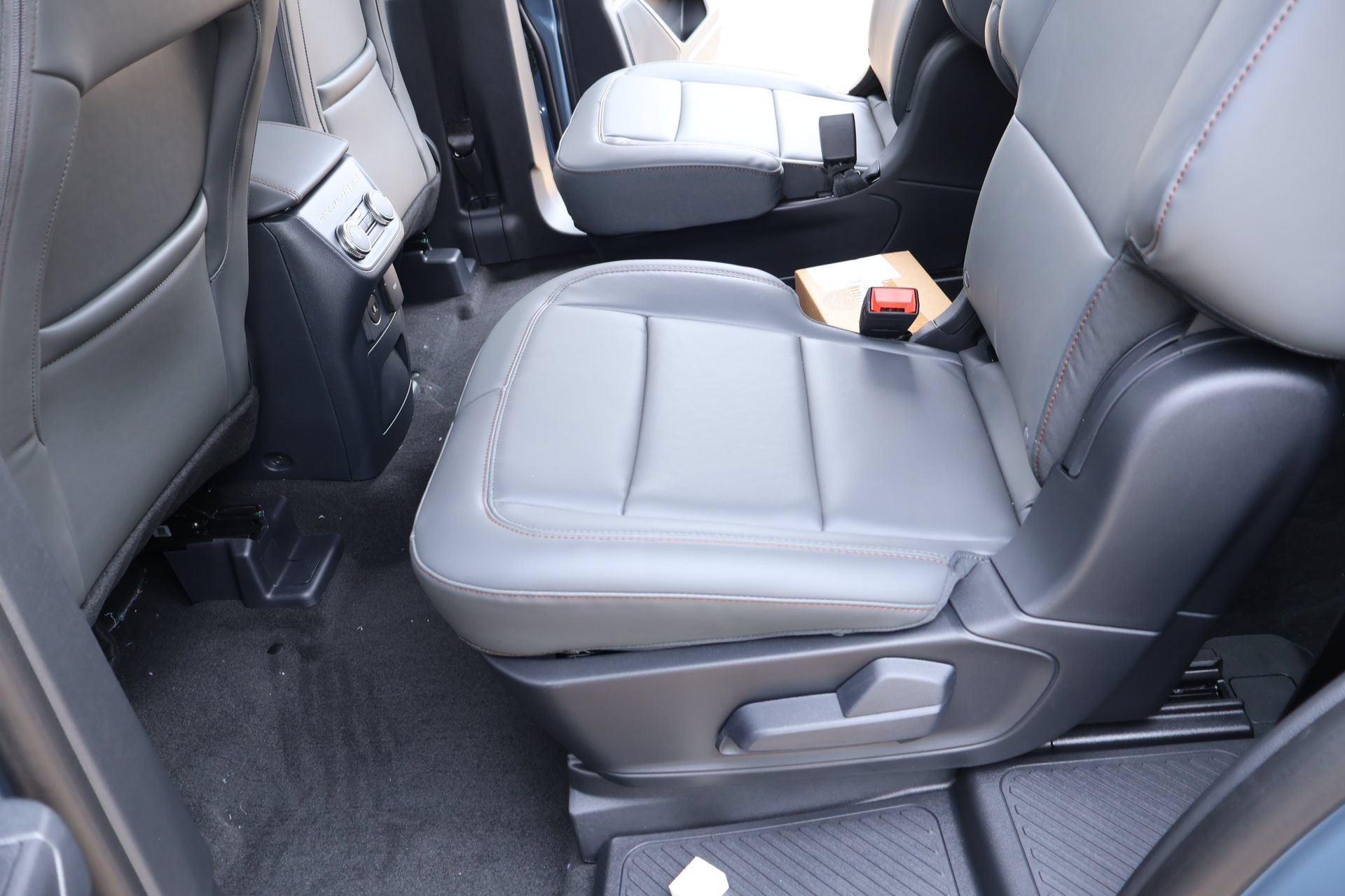 New 2026 Ford Explorer Active w/ Active Comfort Package AWD/4WD image 13