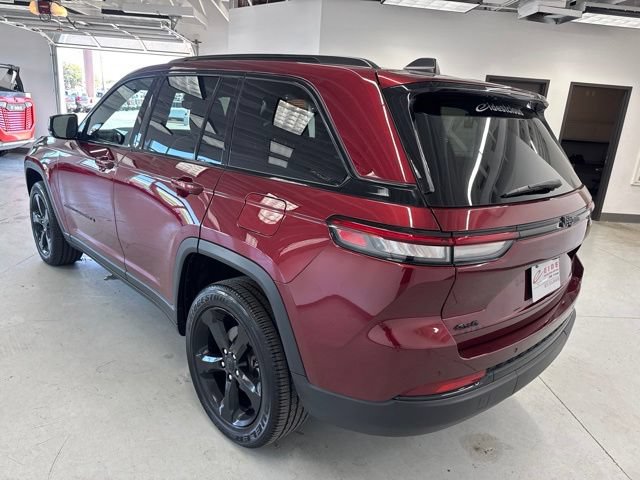 Used 2023 Jeep Grand Cherokee Altitude AWD/4WD image 9