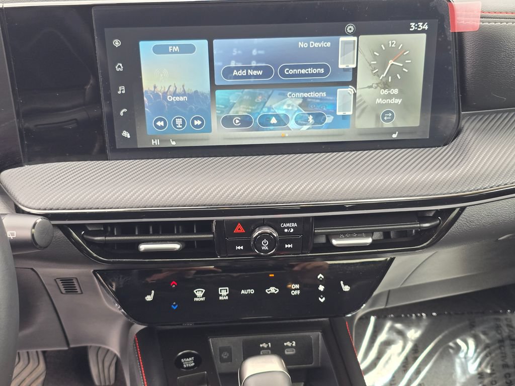 Used 2025 Nissan Kicks SR w/ SR Premium Package FWD image 8