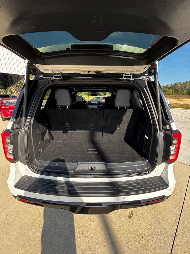 Used 2023 Ford Expedition Limited image 16