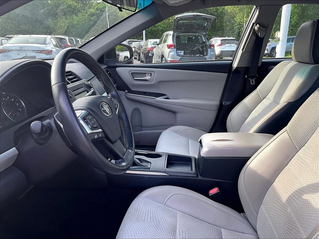 Used 2017 Toyota Camry SE FWD image 4