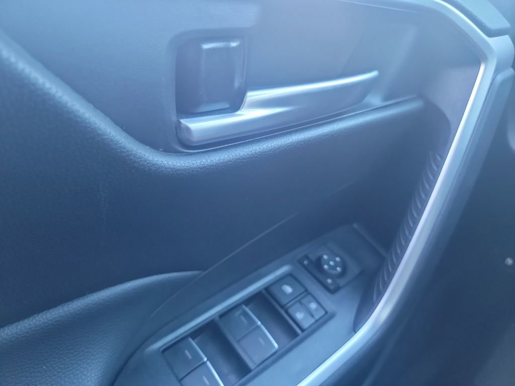 Used 2025 Toyota RAV4 XLE AWD/4WD image 21