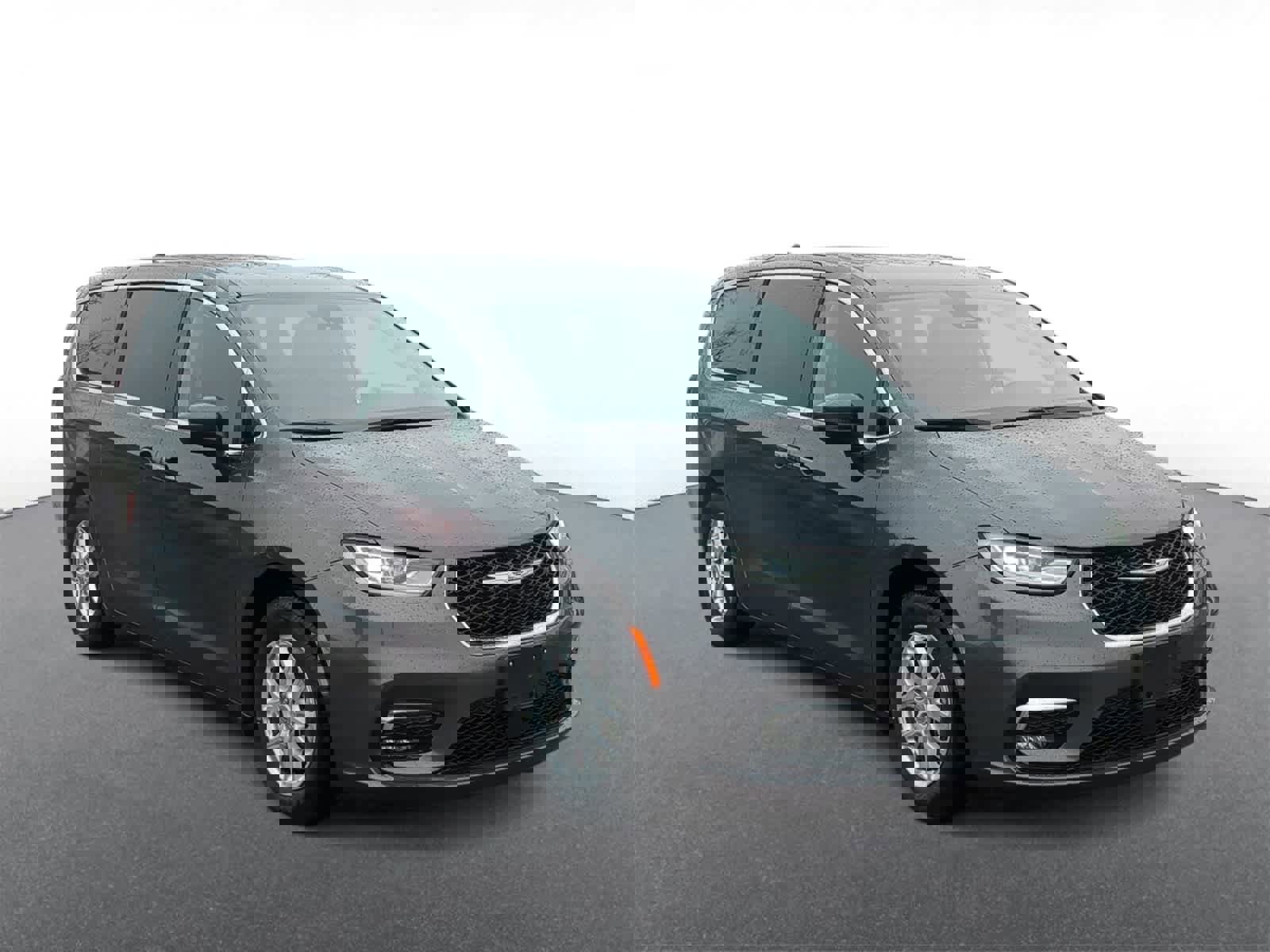 Certified 2023 Chrysler Pacifica Touring-L image 2