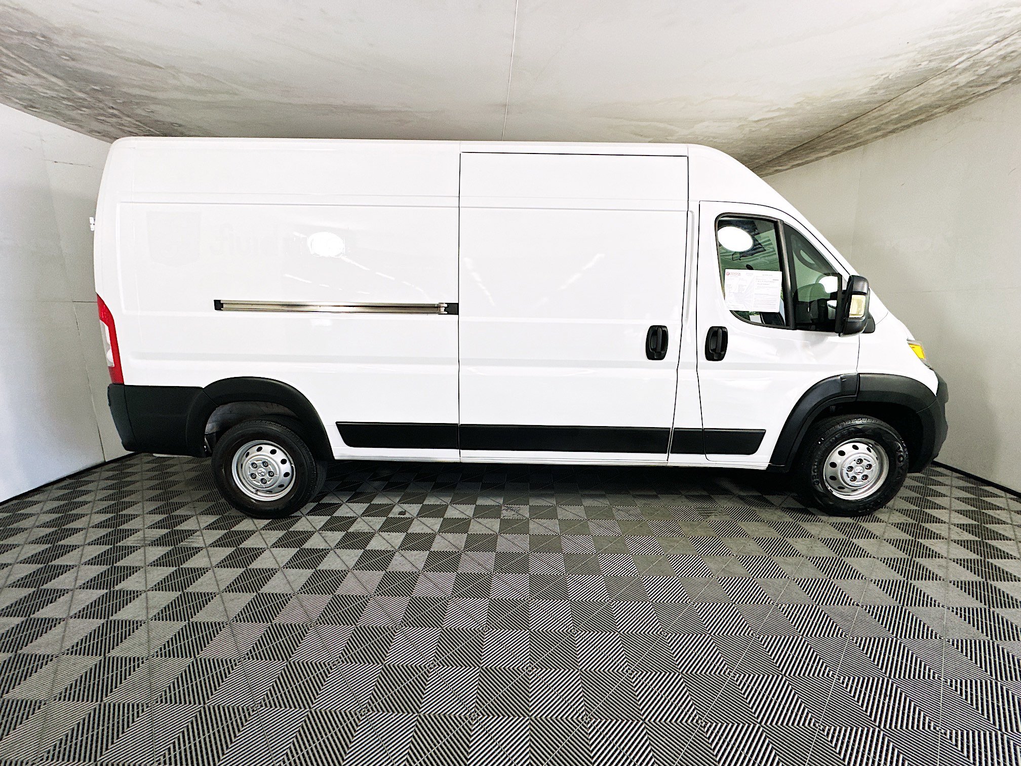 Used 2023 RAM ProMaster 2500 FWD image 2