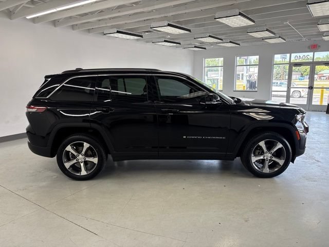 Used 2023 Jeep Grand Cherokee Limited w/ Trailer Tow Prep Group (B) AWD/4WD image 12
