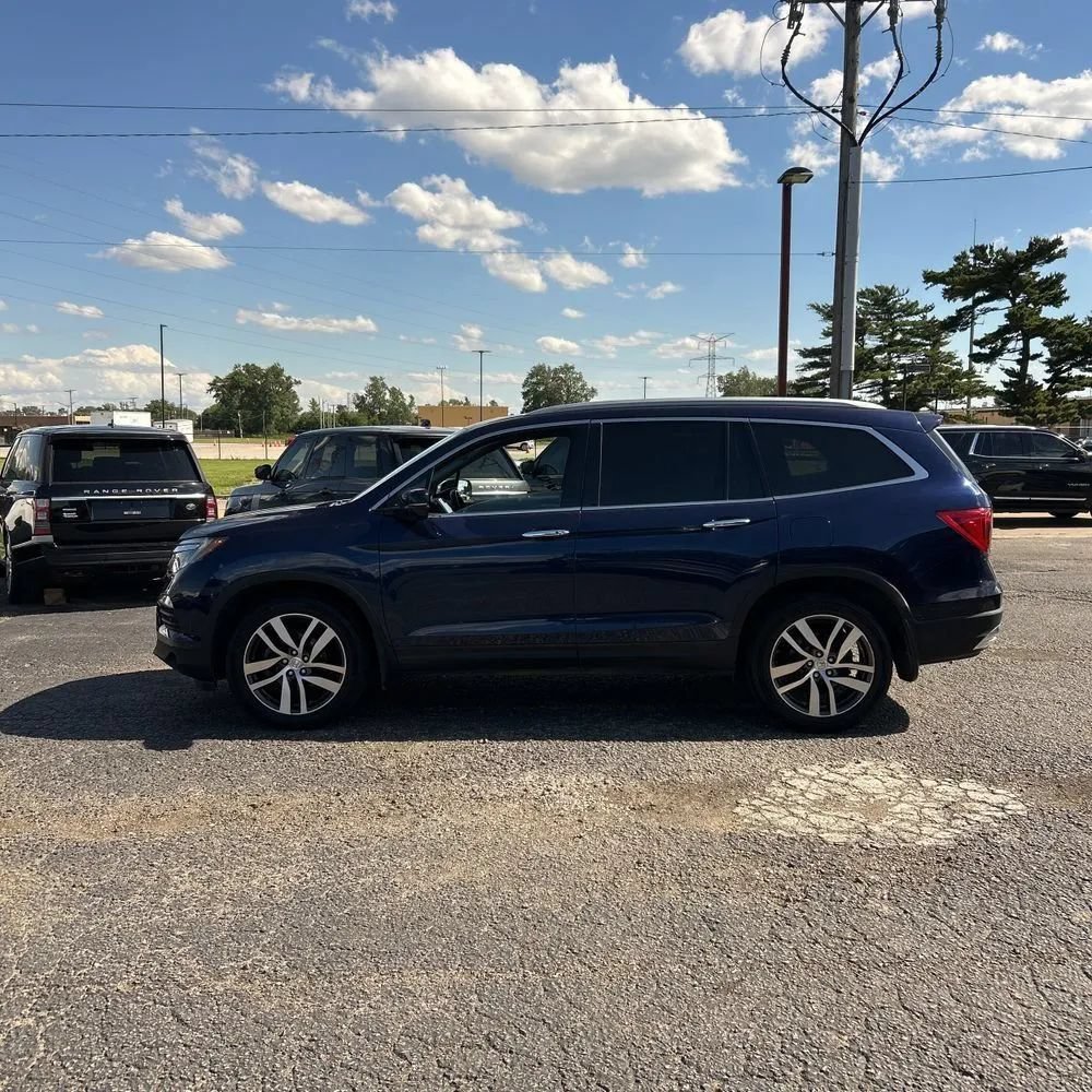 Used 2017 Honda Pilot Touring image 3