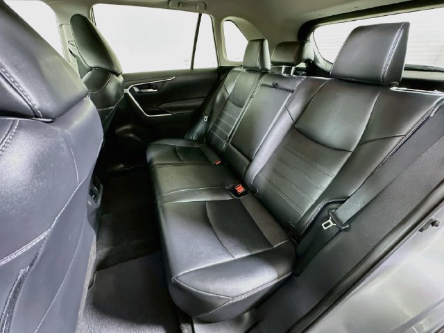 Used 2021 Toyota RAV4 XLE Premium AWD/4WD image 29