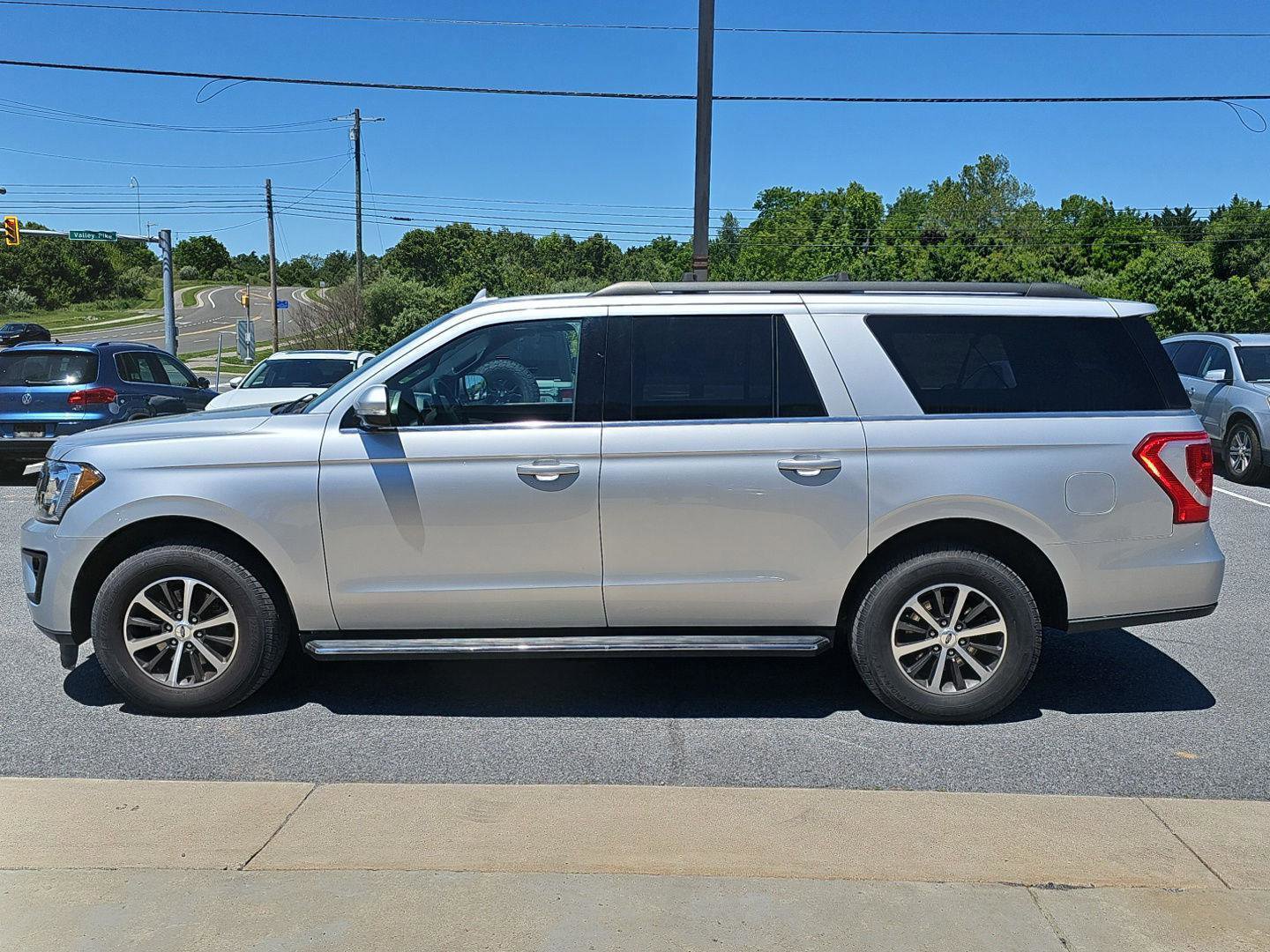 Used 2019 Ford Expedition Max XLT w/ Equipment Group 202A AWD/4WD image 3