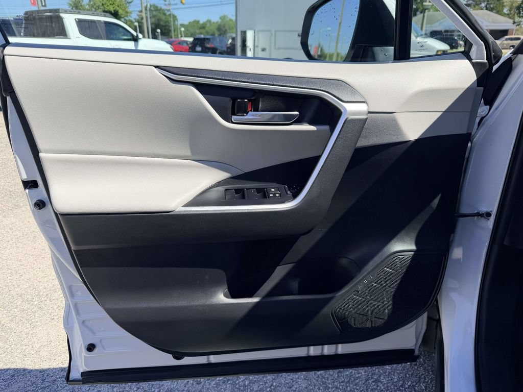 Certified 2020 Toyota RAV4 XLE w/ All Weather Liner Package AWD/4WD image 17
