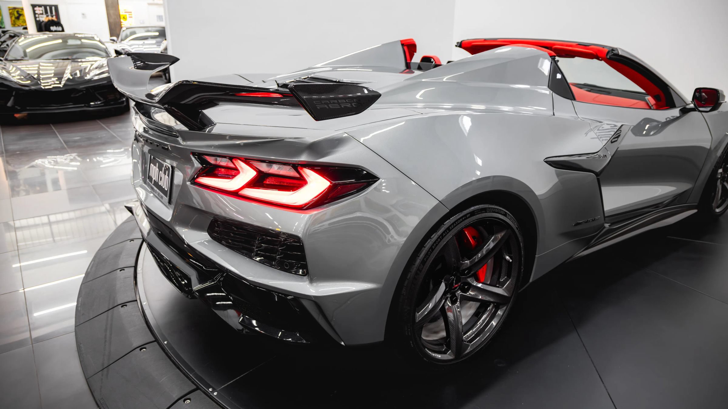 Used 2024 Chevrolet Corvette Z06 w/ Z07 Performance Package RWD image 29