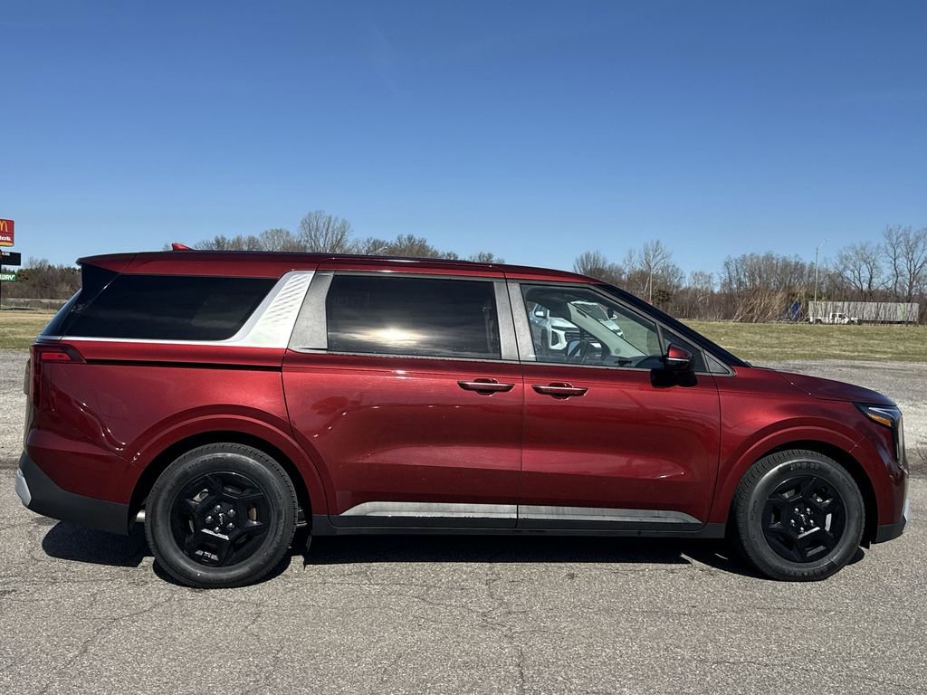 Used 2025 Kia Carnival image 9