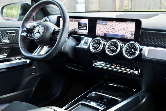 Used 2024 Mercedes-Benz GLB 250 4MATIC image 36