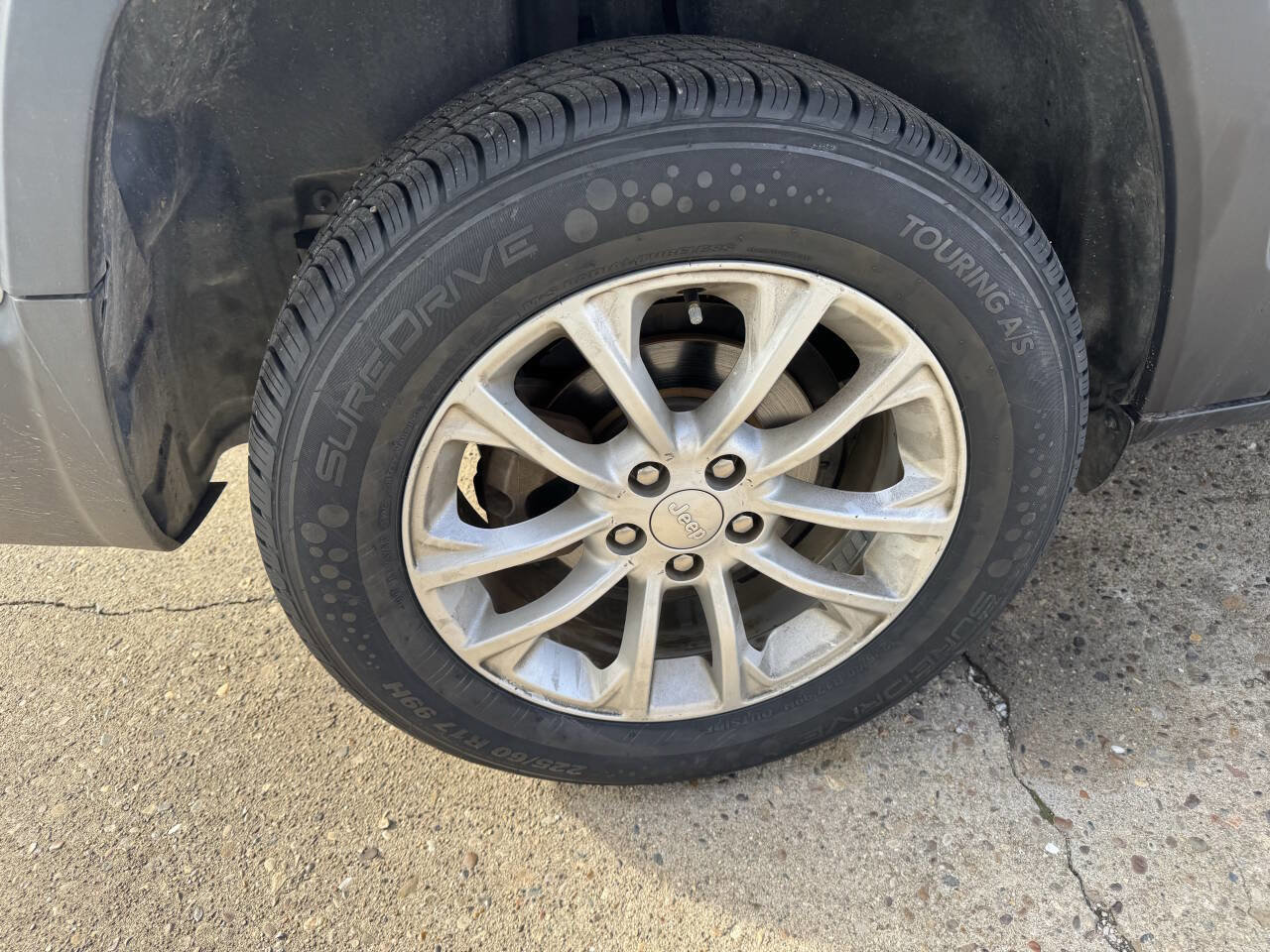 Used 2019 Jeep Cherokee Latitude w/ Cold Weather Group image 17