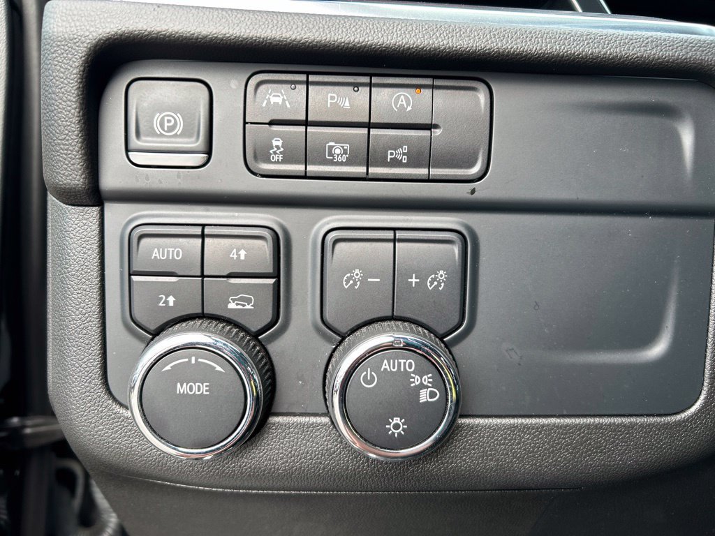 Used 2025 Chevrolet Tahoe LT AWD/4WD image 20
