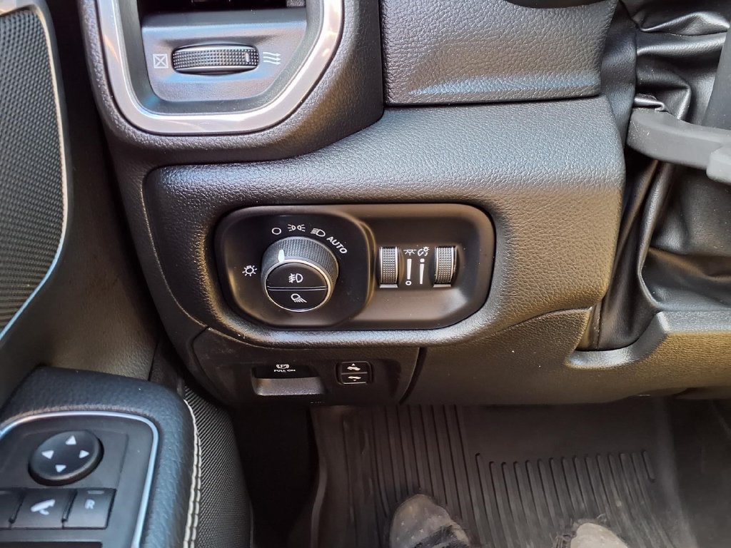 Used 2023 RAM 1500 Laramie AWD/4WD image 15
