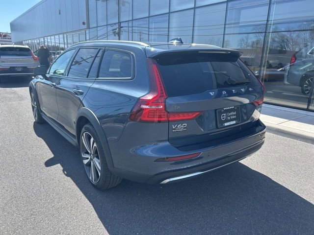 Certified 2025 Volvo V60 B5 Cross Country Plus image 3