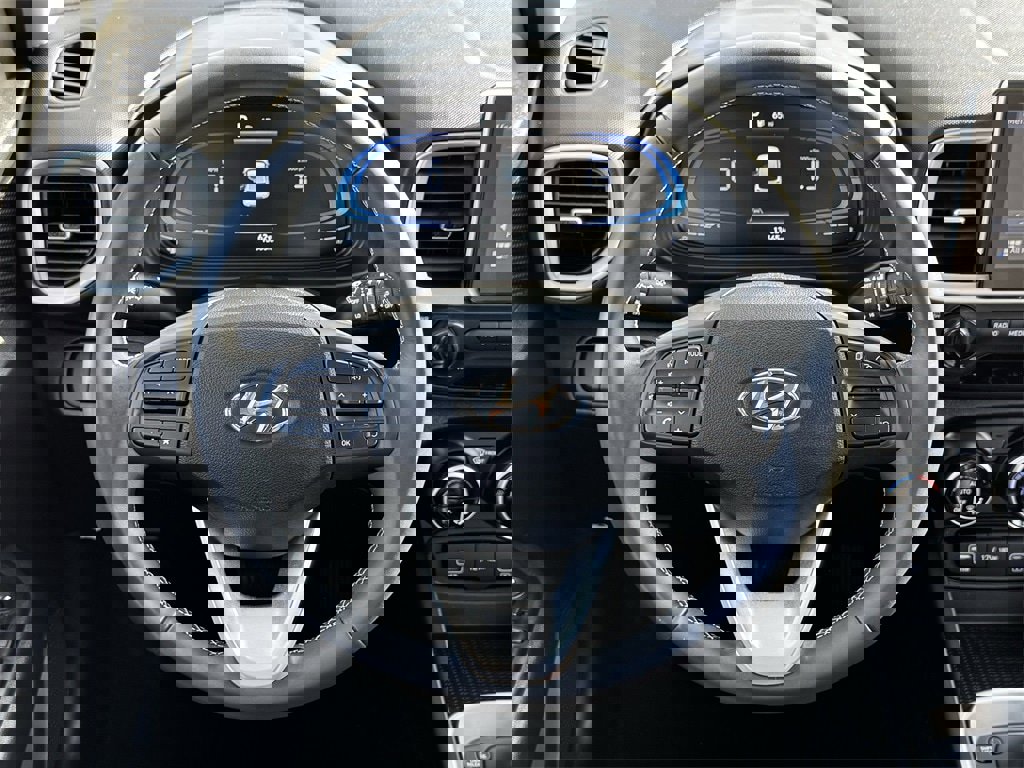 Used 2025 Hyundai Venue SEL image 14