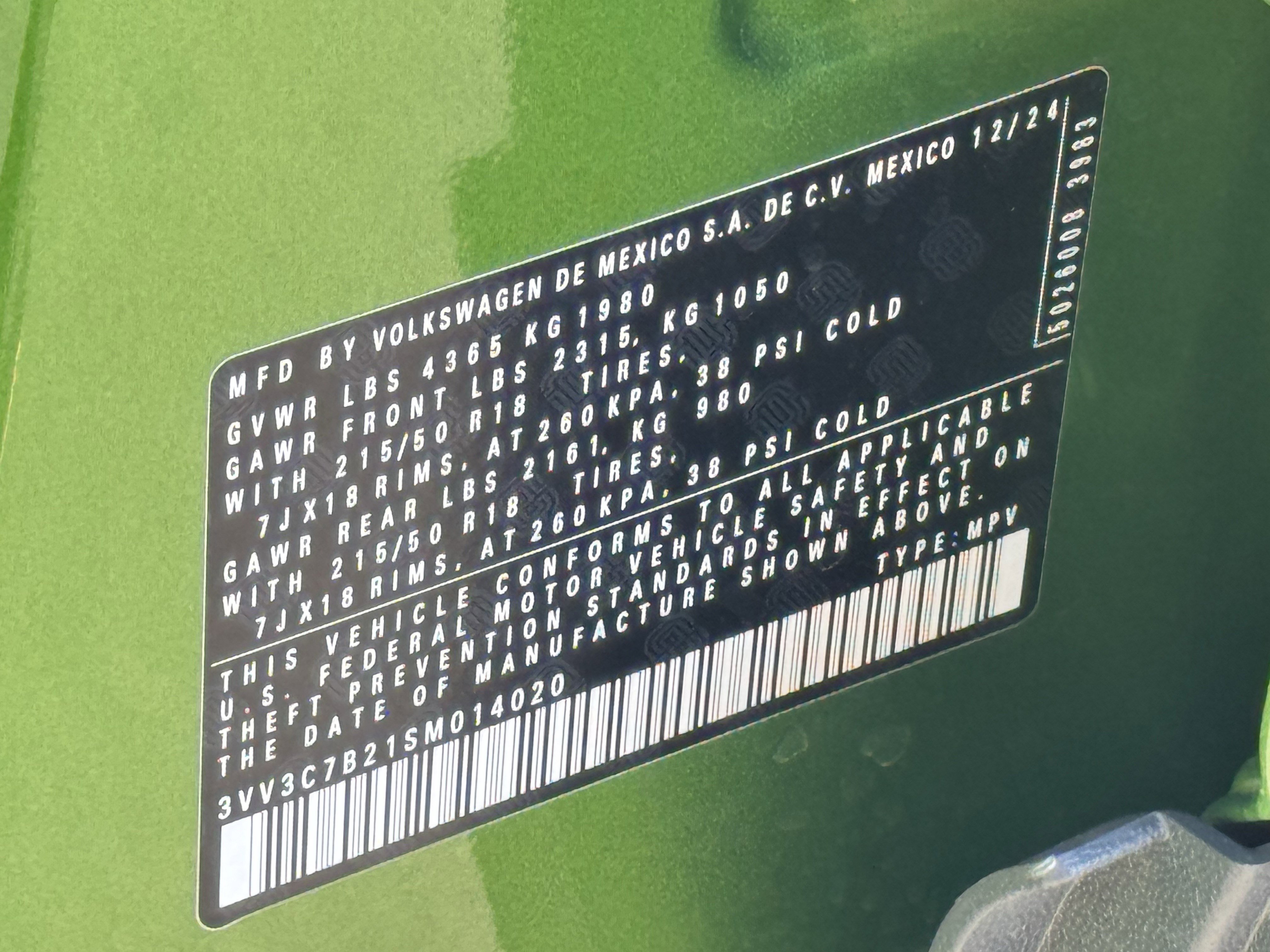 Certified 2025 Volkswagen Taos SE image 40