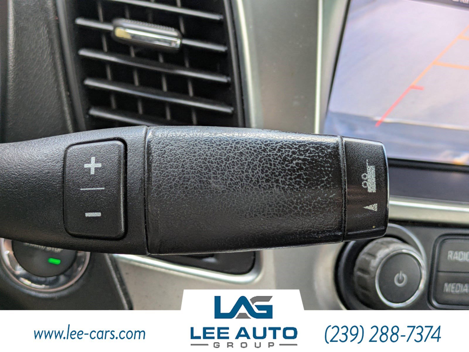 Used 2015 Chevrolet Suburban LTZ RWD image 28